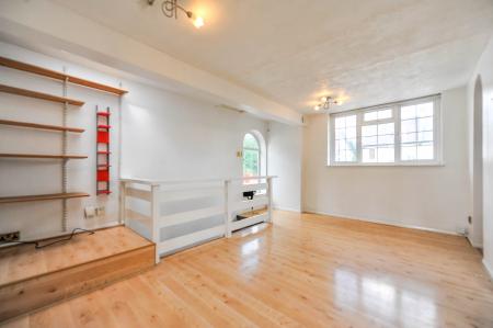 2 bedroom Detached house to let in Whitton Road, London, TW2
