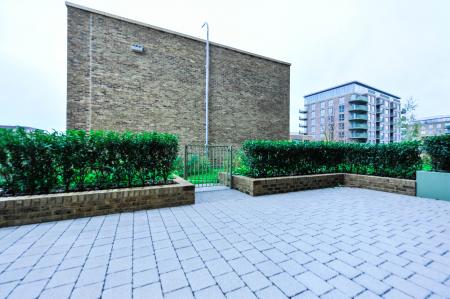 3 bedroom Flat to let in 17 Townsend Road, London, SE3