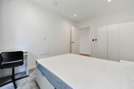 2 bedroom Flat to let in Dragonfly Walk, London, N4