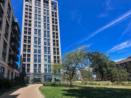 2 bedroom Flat to let in Dragonfly Walk, London, N4