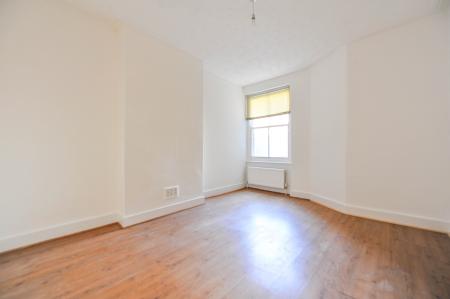 2 bedroom Flat to let in Lillie Road, London, SW6