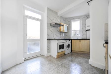 2 bedroom Flat to let in Lillie Road, London, SW6
