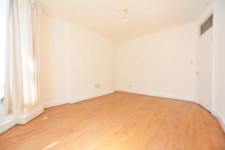 2 bedroom Flat to let in Lillie Road, London, SW6
