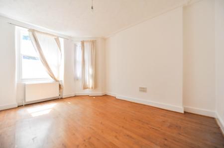 2 bedroom Flat to let in Lillie Road, London, SW6