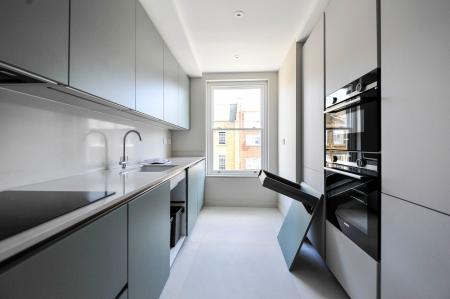 3 bedroom Flat to let in Warwick Way, London, SW1V