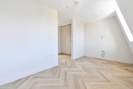 3 bedroom Flat to let in Warwick Way, London, SW1V