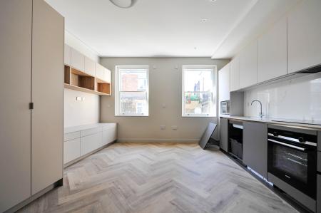 3 bedroom Flat to let in Warwick Way, London, SW1V