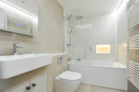 3 bedroom Flat to let in Warwick Way, London, SW1V