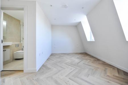 3 bedroom Flat to let in Warwick Way, London, SW1V