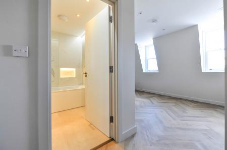 3 bedroom Flat to let in Warwick Way, London, SW1V