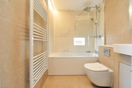 3 bedroom Flat to let in Warwick Way, London, SW1V