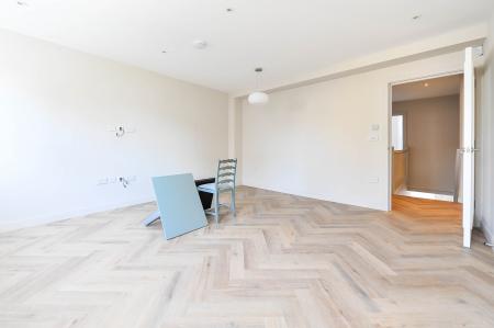 3 bedroom Flat to let in Warwick Way, London, SW1V
