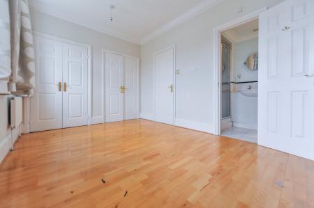 4 bedroom Town house for sale in Chadwick Place, Surbiton