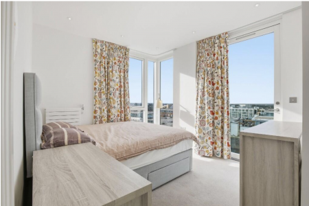 3 bedroom Apartment for sale in Queenshurst Square, Kingston Upon Thames,