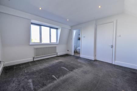 3 bedroom Terraced House for sale in Chestnut Grove, New Malden