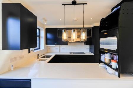 3 bedroom Terraced House for sale in Chestnut Grove, New Malden