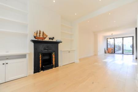 3 bedroom Terraced House for sale in Chestnut Grove, New Malden