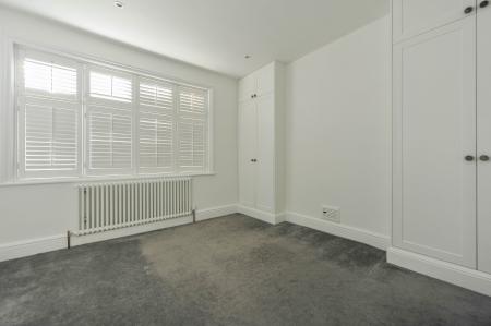 3 bedroom Terraced House for sale in Chestnut Grove, New Malden