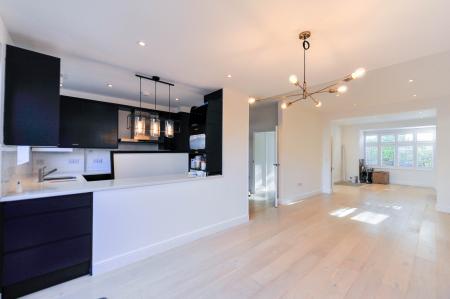 3 bedroom Terraced House for sale in Chestnut Grove, New Malden