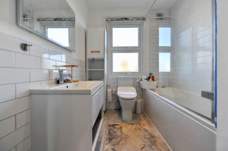 3 bedroom Terraced House for sale in Chestnut Grove, New Malden