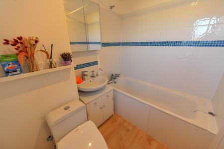 3 bedroom Terraced House for sale in Chestnut Grove, New Malden