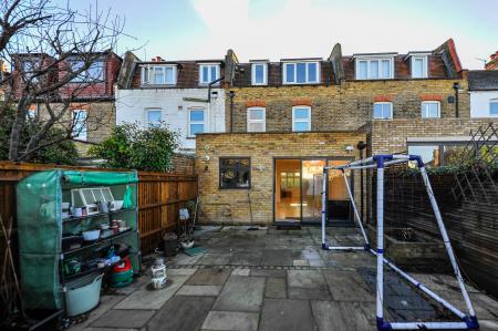 3 bedroom Terraced House for sale in Chestnut Grove, New Malden