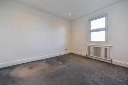 3 bedroom Terraced House for sale in Chestnut Grove, New Malden