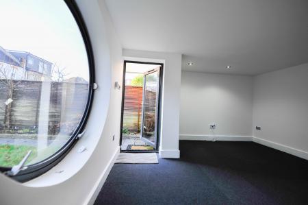 3 bedroom Terraced House for sale in Chestnut Grove, New Malden