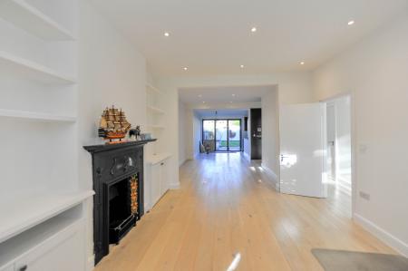 3 bedroom Terraced House for sale in Chestnut Grove, New Malden