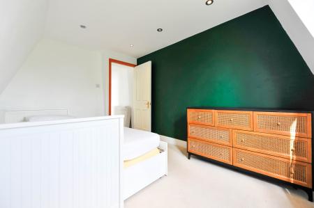 2 bedroom Flat to let in Bolingbroke Grove, London, SW11