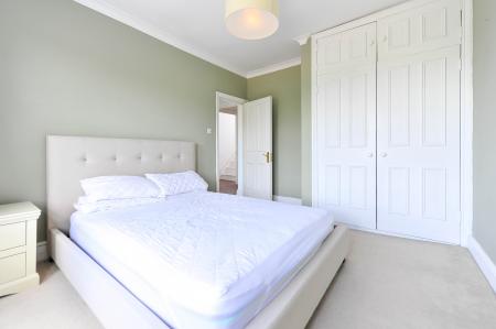 2 bedroom Flat to let in Bolingbroke Grove, London, SW11