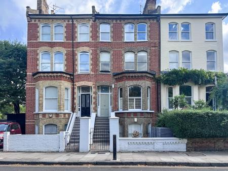 2 bedroom Flat to let in Bolingbroke Grove, London, SW11