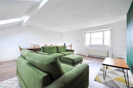 2 bedroom Flat to let in Bolingbroke Grove, London, SW11