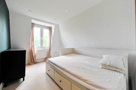 2 bedroom Flat to let in Bolingbroke Grove, London, SW11