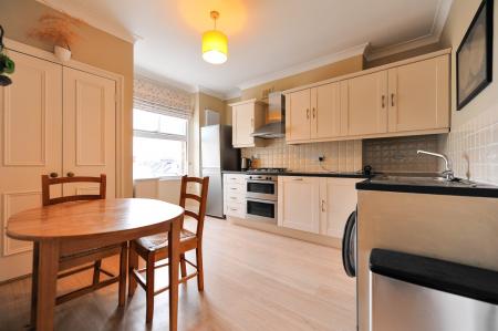 2 bedroom Flat to let in Bolingbroke Grove, London, SW11