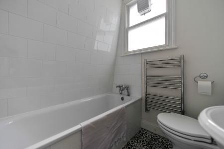 2 bedroom Flat to let in Bolingbroke Grove, London, SW11