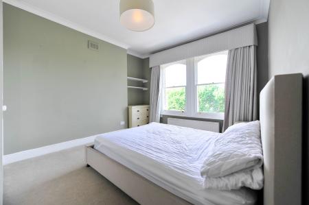 2 bedroom Flat to let in Bolingbroke Grove, London, SW11