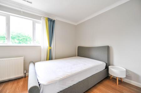 2 bedroom Semi-detached house to let in Ruskin Way, London, SW19