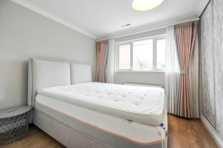 2 bedroom Semi-detached house to let in Ruskin Way, London, SW19