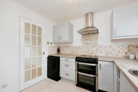 2 bedroom Flat for sale in Balmoral Drive, Kirkcaldy, KY2