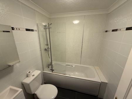 3 bedroom Flat to let in Branning Court, Kirkcaldy, KY1