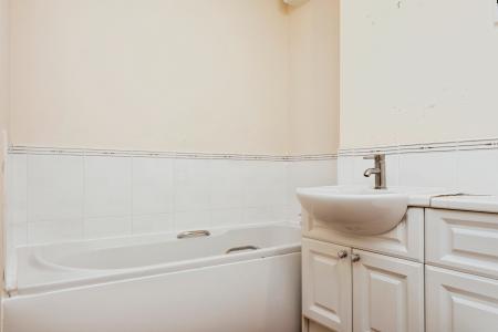 2 bedroom Flat for sale in Mill Street, Kirkcaldy, KY1