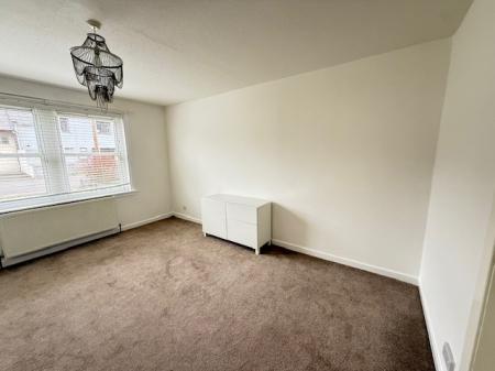 2 bedroom Flat to let in South Street West, Leslie, Glenrothes, KY6