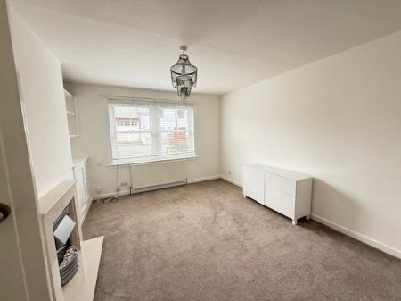 2 bedroom Flat to let in South Street West, Leslie, Glenrothes, KY6
