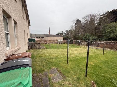 2 bedroom Flat to let in South Street West, Leslie, Glenrothes, KY6