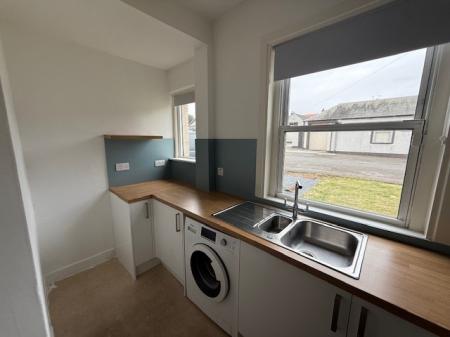 2 bedroom Flat to let in South Street West, Leslie, Glenrothes, KY6