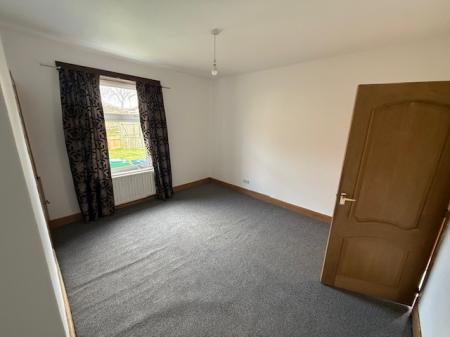 2 bedroom Flat to let in George Street, Markinch, KY7