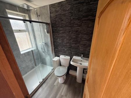 2 bedroom Flat to let in George Street, Markinch, KY7