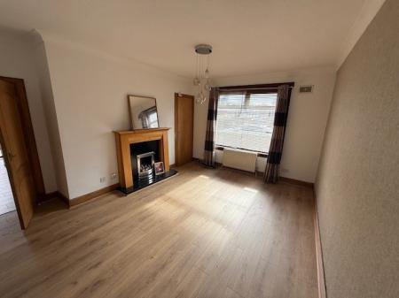 2 bedroom Flat to let in George Street, Markinch, KY7