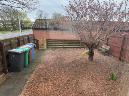 3 bedroom Terraced House to let in Craigbeath Court, Cowdenbeath, KY4